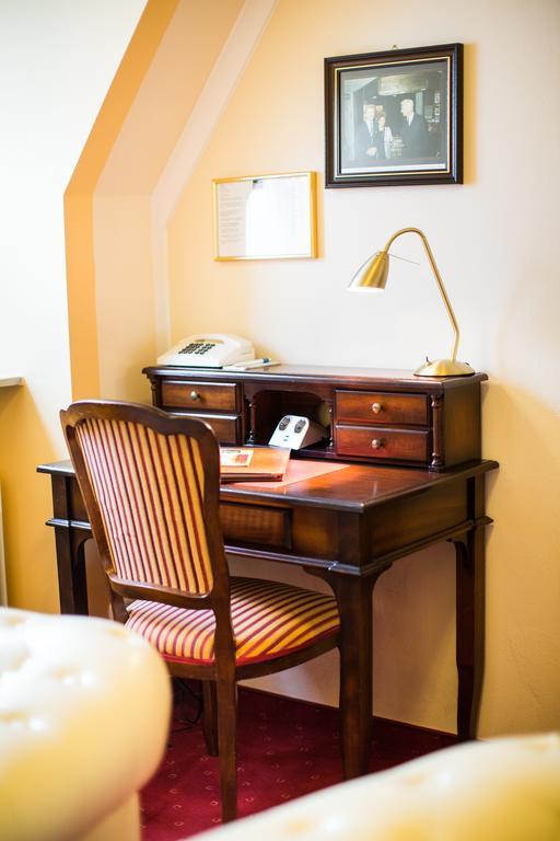 Klassik Hotel Am Tor Weiden in der Oberpfalz Bagian luar foto