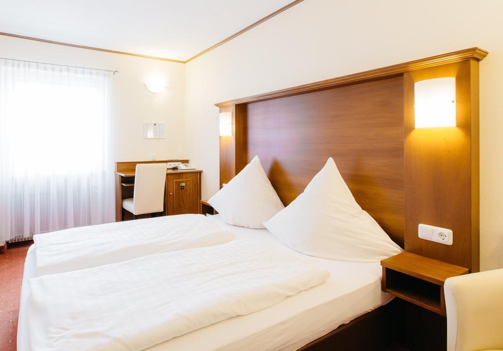 Klassik Hotel Am Tor Weiden in der Oberpfalz Bagian luar foto