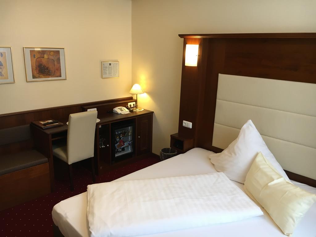 Klassik Hotel Am Tor Weiden in der Oberpfalz Bagian luar foto